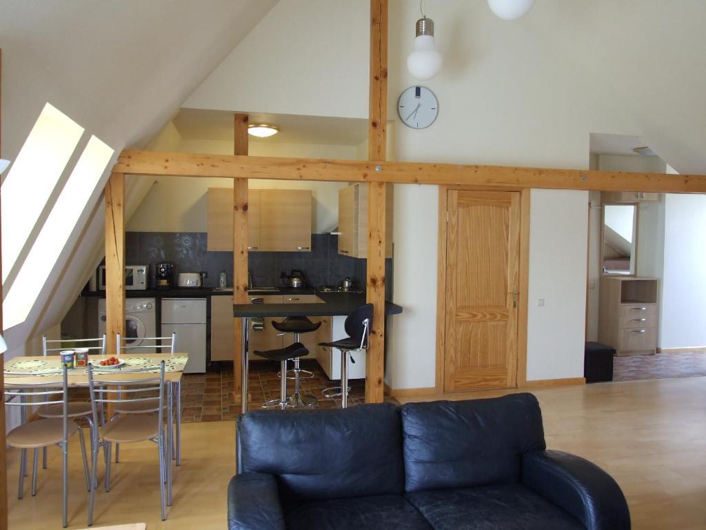 Sunlit Loft Apartment Riga Room photo
